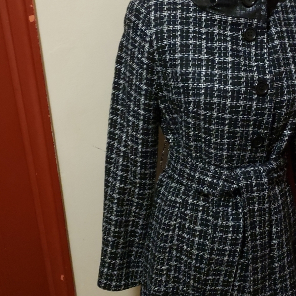 MAX NEW YORK BELTED WAIST BLACK & WHITE COAT SZ 4 - Picture 4 of 16